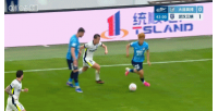 英博1-1扳平三镇！阿奇姆彭一过二后助攻斯坦丘破门
