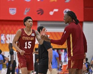今年34号秀 米利克·托马斯15投7中&三分5中2得到20分5板3助