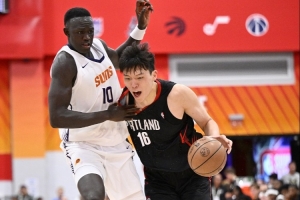 杨瀚森：教练组在场下会和我说一些小细节 膝盖没有大问题